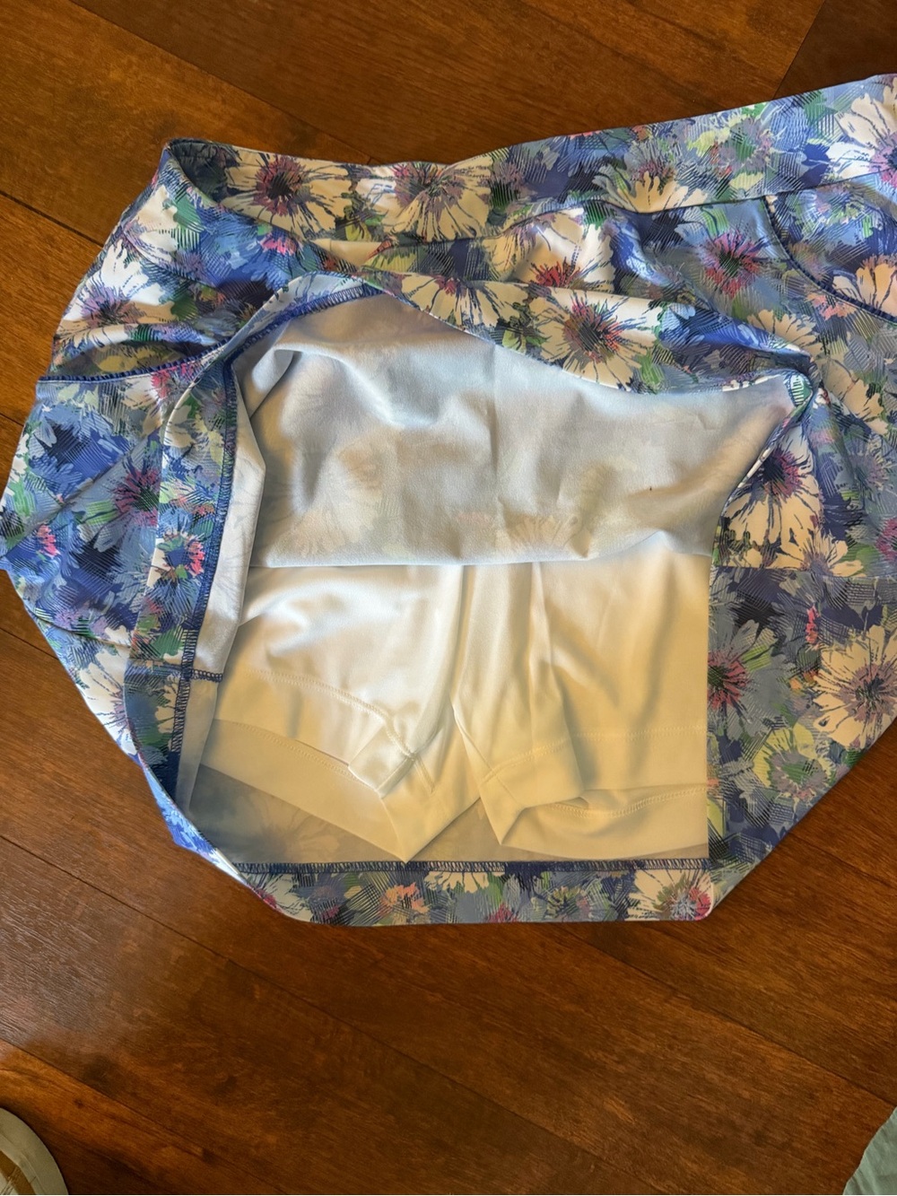 Floral Golf/Tennis Skirt with Clean Waistband. Beautiful detail - Picture 4 of 4